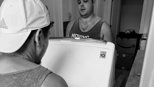 Moving Nola LLC